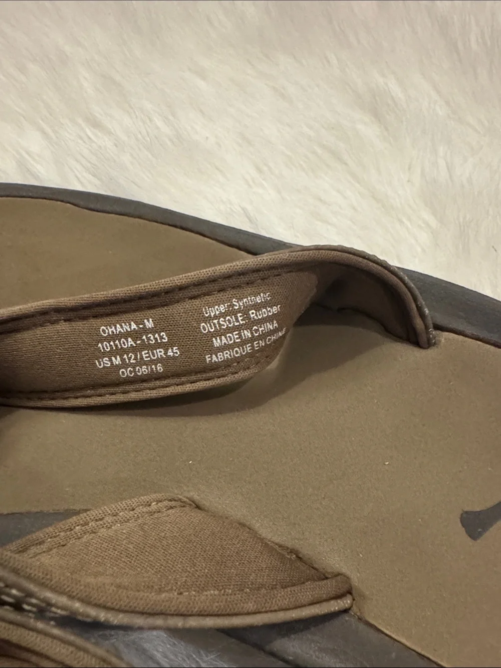 OluKai Taupe/Gray  Brown Leather Thong Sandals Size 12 pre-owned